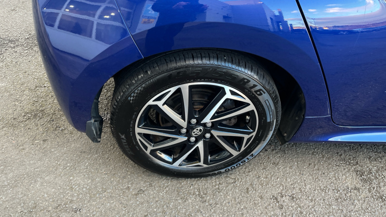 Toyota Yaris 1.5 Hybrid Design 5dr CVT [Panoramic Roof] Hybrid Hatchback